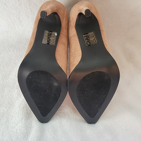 Heels - Picture 4 of 5